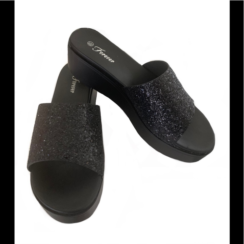 FOREVER Woman’s Black Glitter Platform Sandals